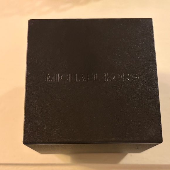 Michael Kors Gold Watch - Picture 4 of 9